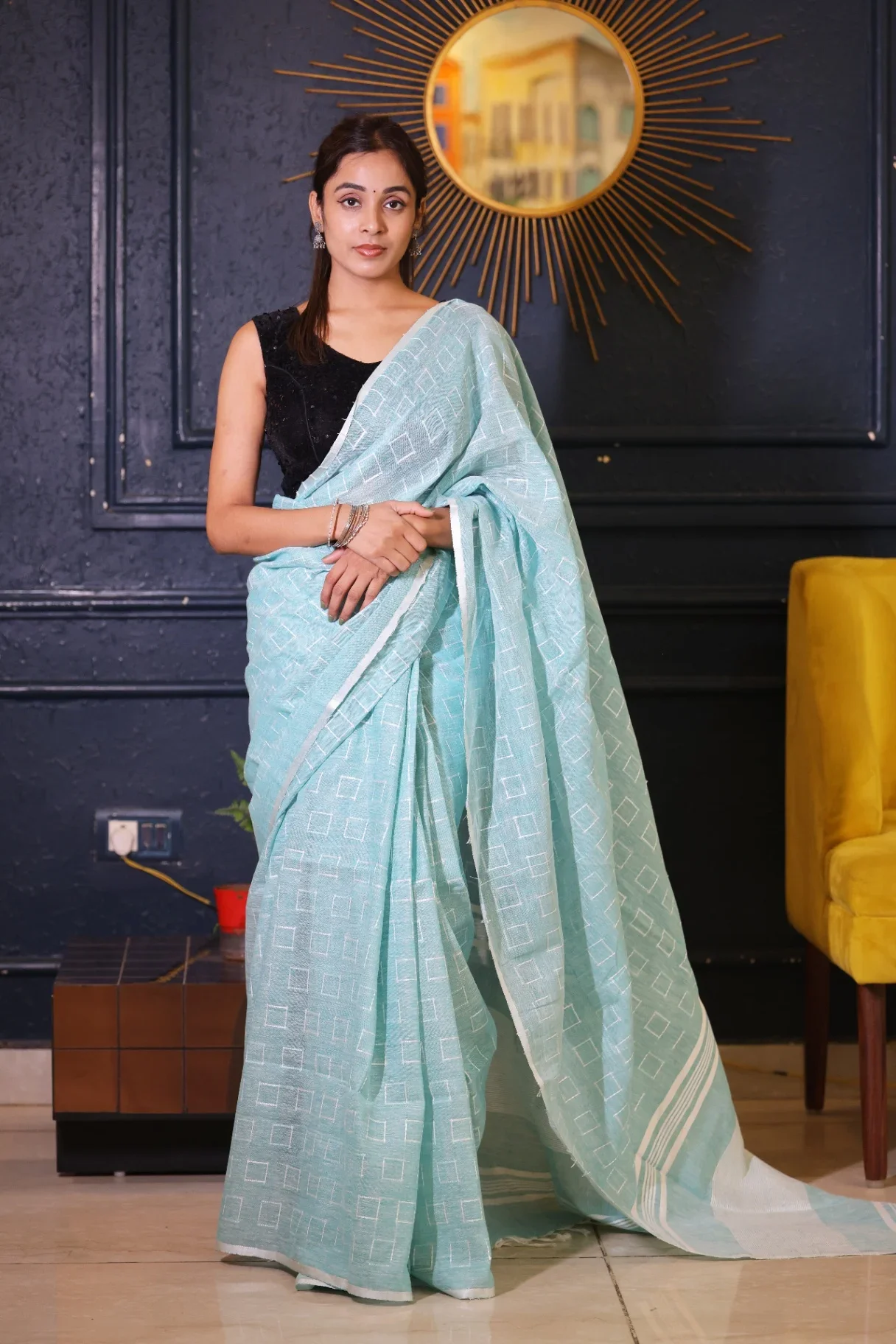 Premium  Linen Saree with Geometric Weave - Image 2