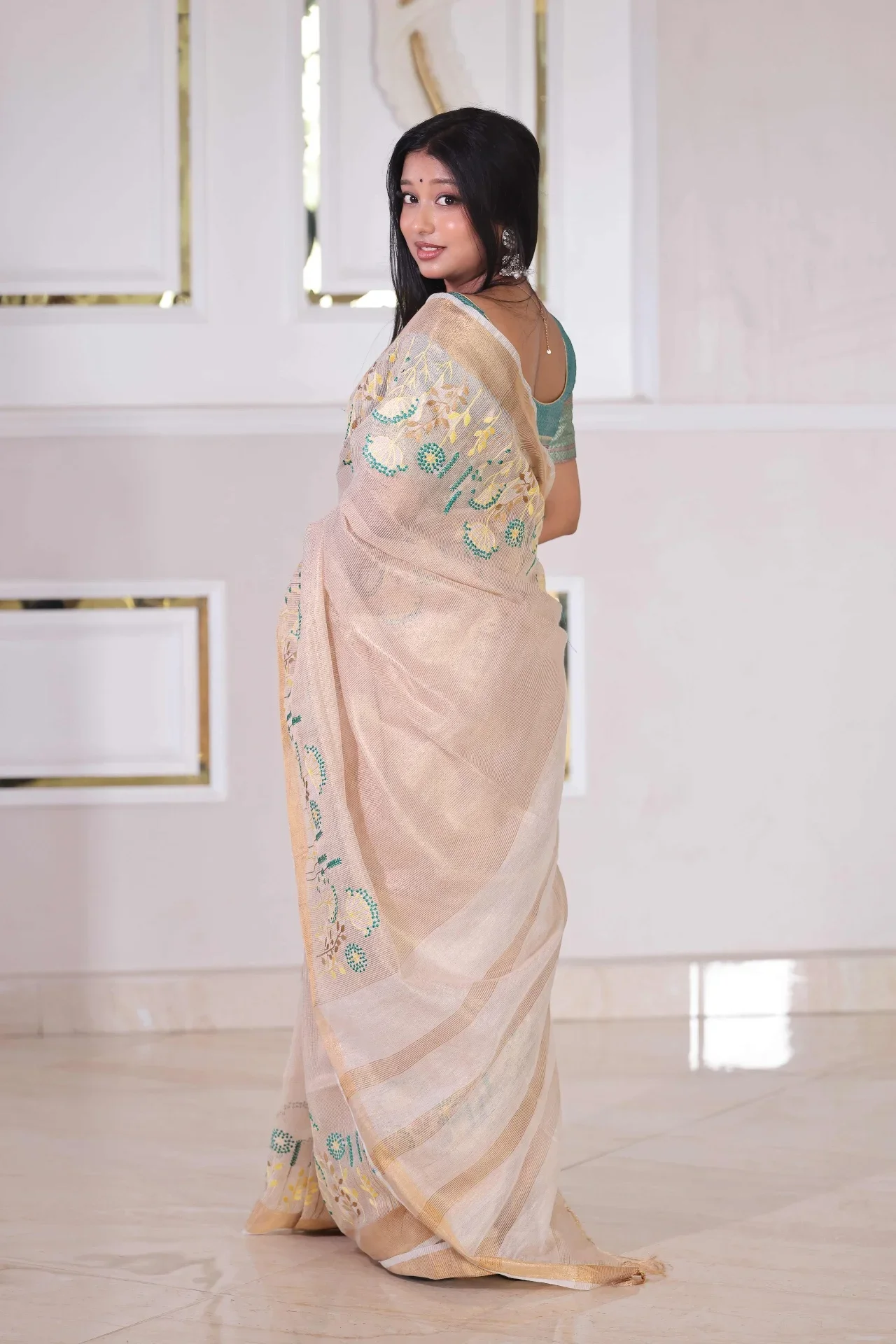 The Meadow Glow Tissue Linen Saree - Image 4