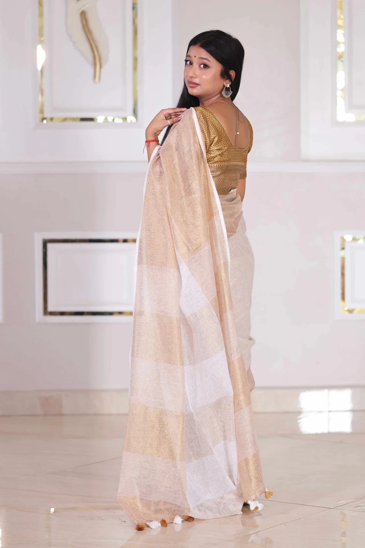 The Golden Opal Tissue Linen Saree - Image 3