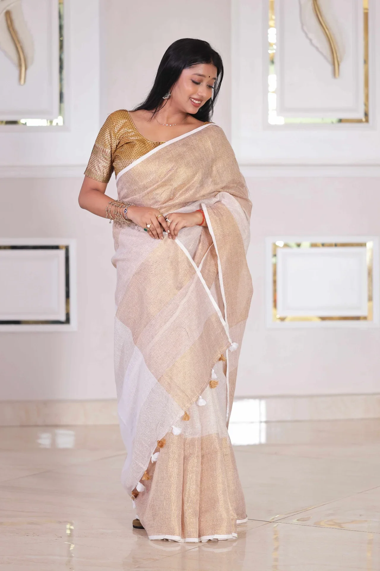 The Golden Opal Tissue Linen Saree - Image 4