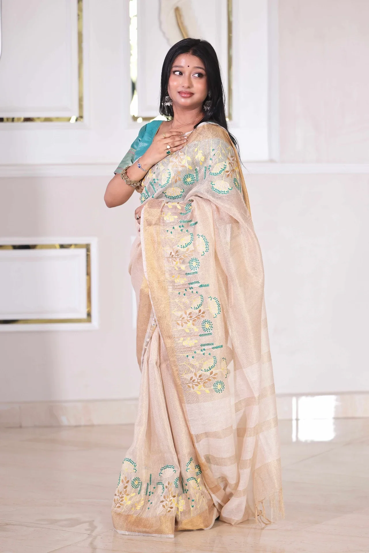 The Meadow Glow Tissue Linen Saree - Image 3