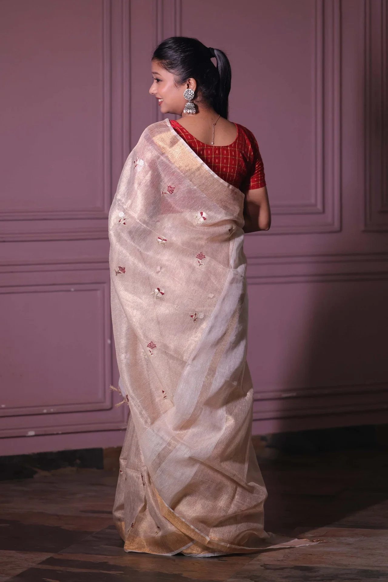 Floral Embroidered Tissue Linen Saree - Image 3