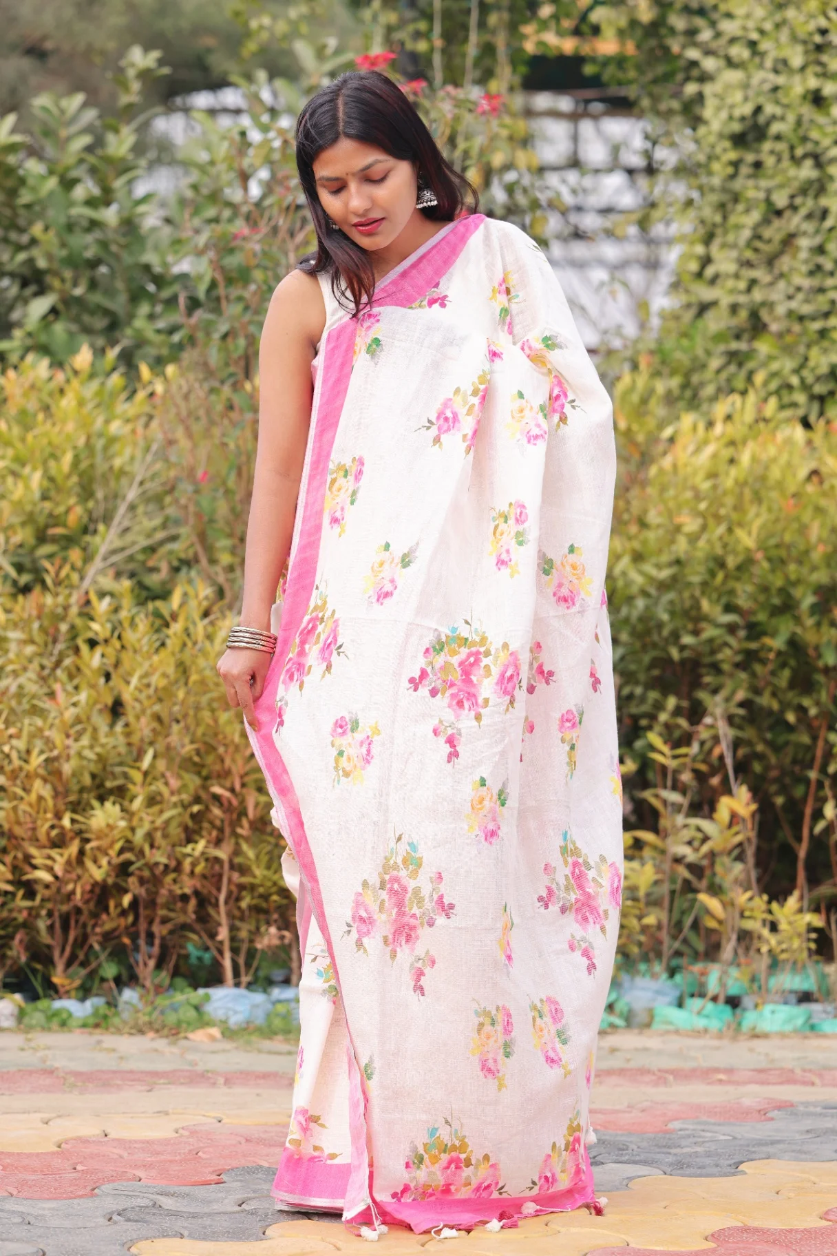 Premium Pure Linen Printed Saree - Image 2
