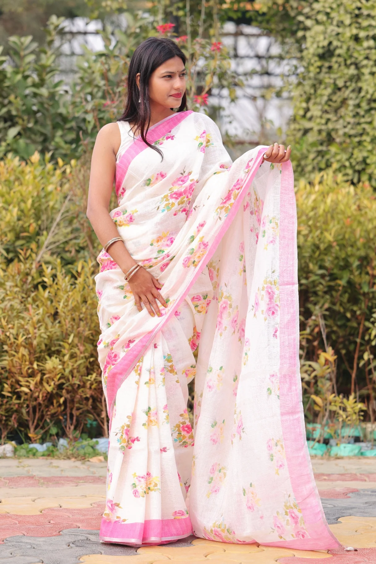 Premium Pure Linen Printed Saree - Image 3