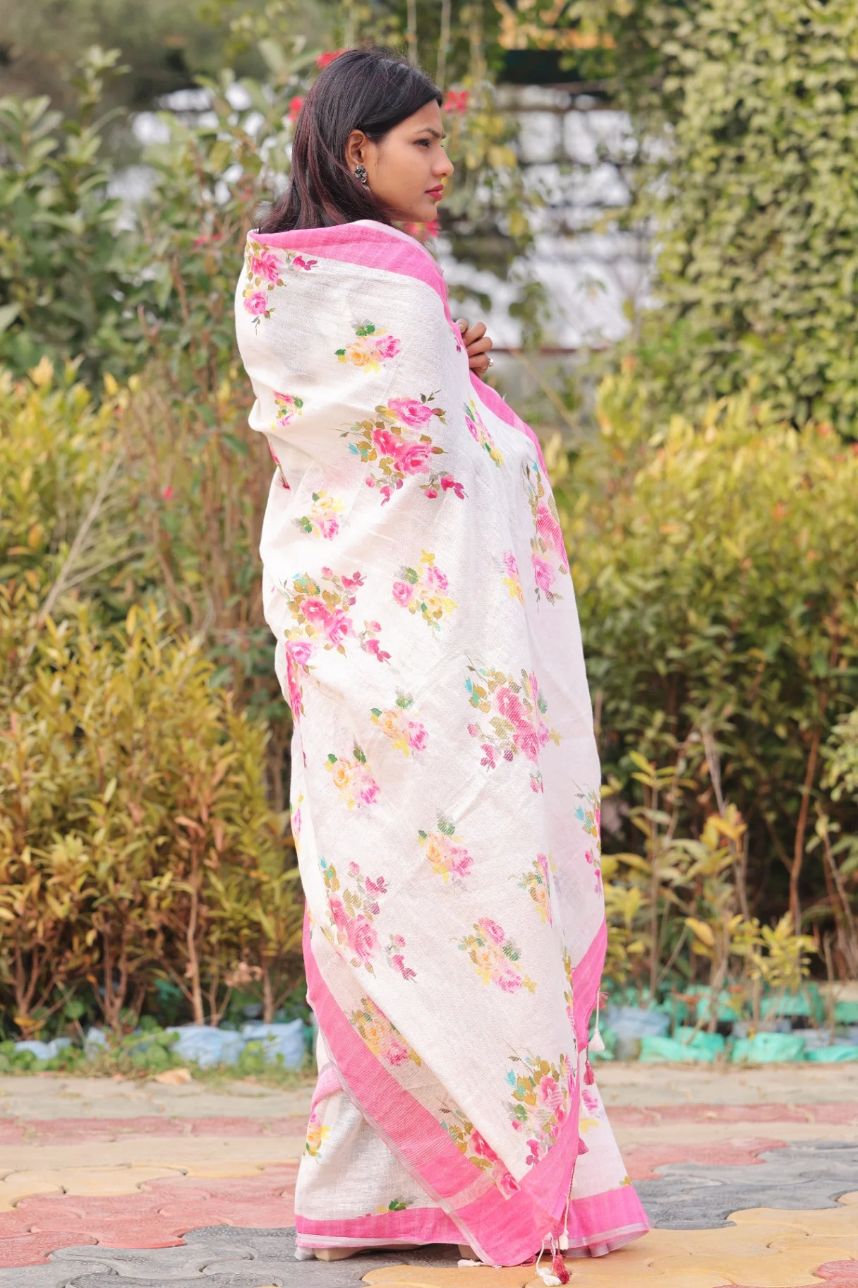 Premium Pure Linen Printed Saree - Image 4