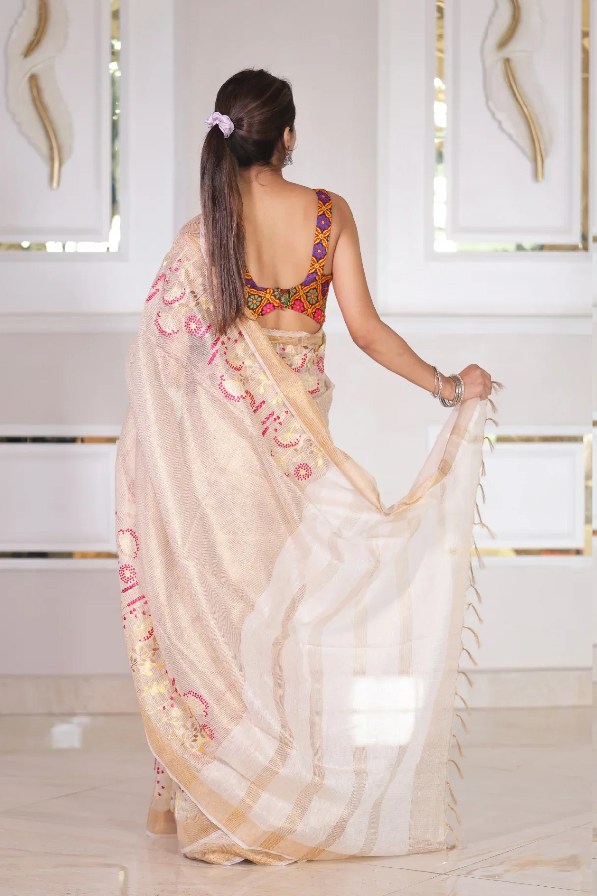 Tissue Linen Saree with Floral Motifs - Image 4